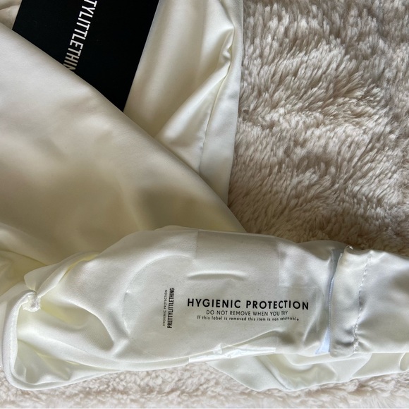 PrettyLittleThing - White Second Skin Square Neck Sleeveless Bodysuit (US 4) - Picture 6 of 6